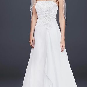 David’s Bridal wedding Dress style V9409 size 14